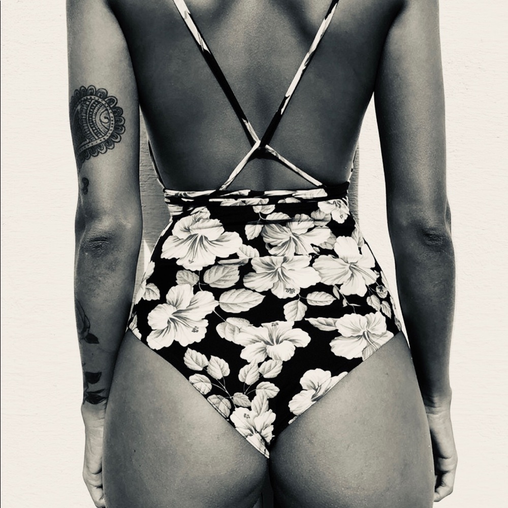 Tropical Floral Vacation Backless Swimsuit - Picture 3 of 3